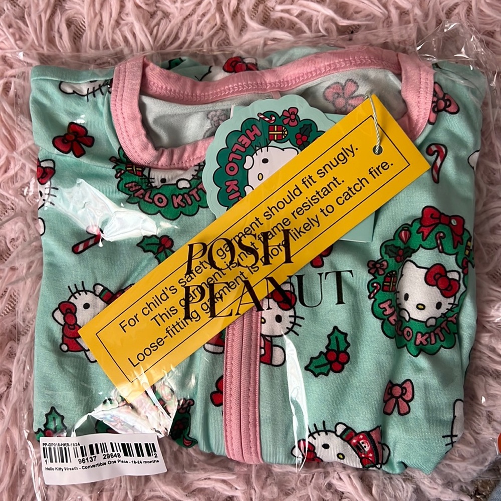 Hello kitty wreath posh peanut